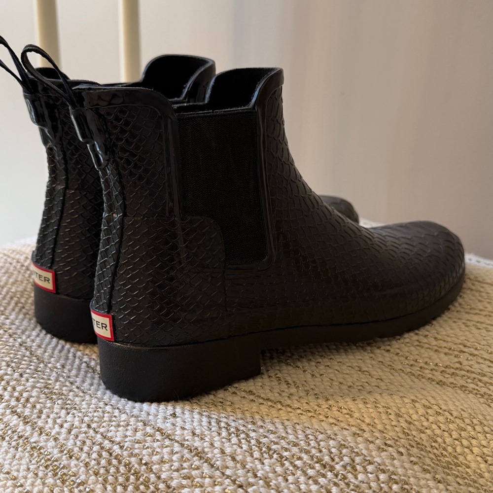 NWOT Hunter Black Croc-Embossed Chelsea Rain Boots